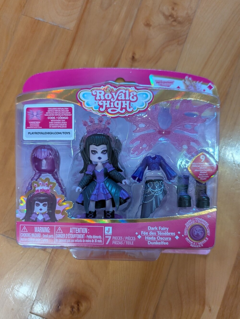 Royale High Series 2 Dark Fairy Stardust wings Brand New In Package With Code